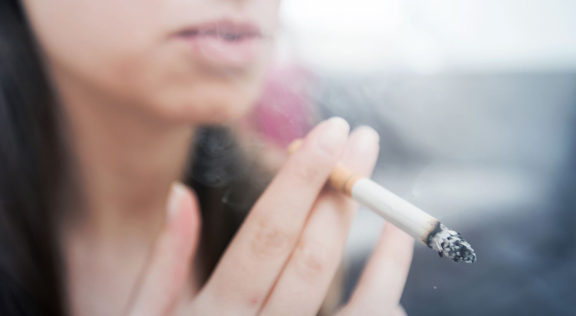 So schadet Rauchen Ihren Zähnen